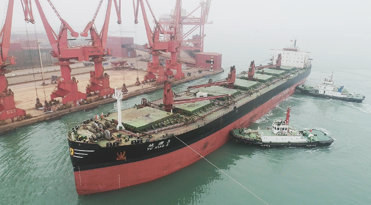 突破資源回運難題 濟南域瀟集團(tuán)回運100船合計超500萬噸鋯鈦礦